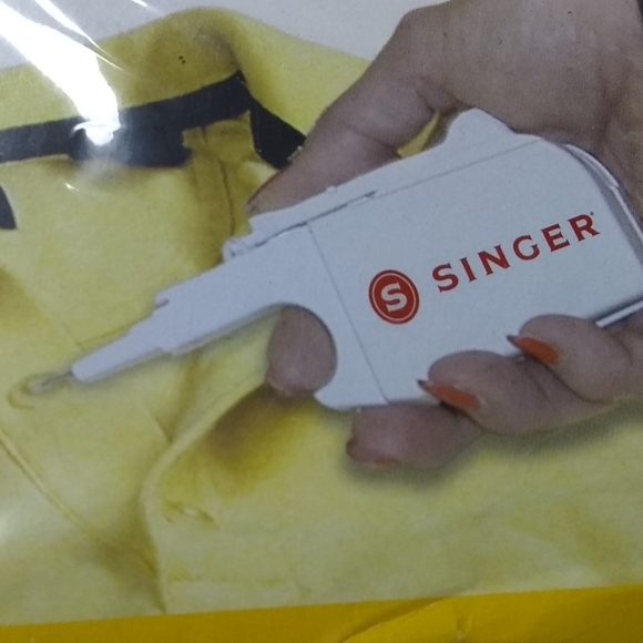 Singer Button Magic - Picture 5 of 5
